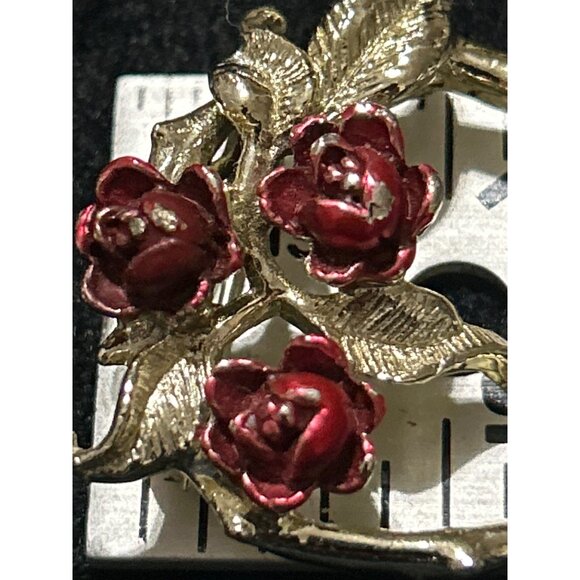 Vintage Gerrys Gold-Tone Circle Pin W/ Red Enamel Roses & Leaves - Picture 7 of 7